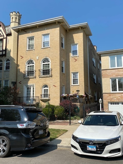 6216 N Richmond St, Chicago, IL 60659 - photo 1