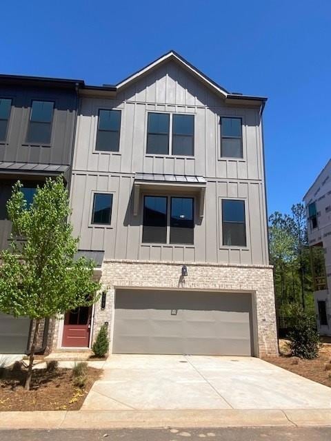 For Sale $693,401 • Co-Listing Agent