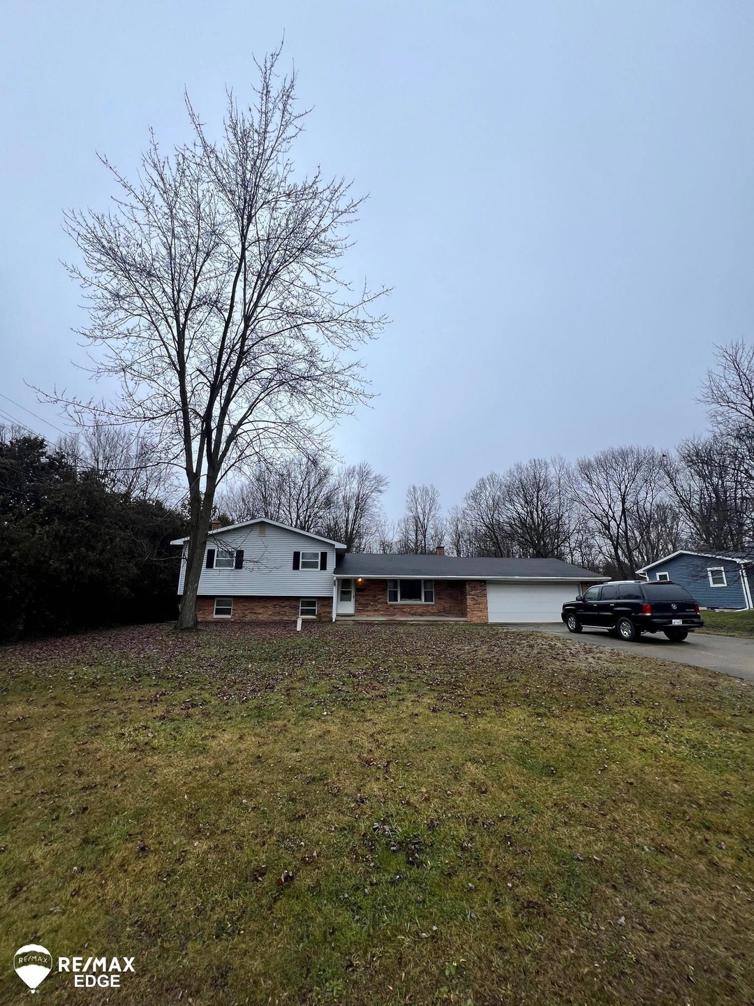 5029 Rossway Dr, Flint, MI 48506 - photo 1