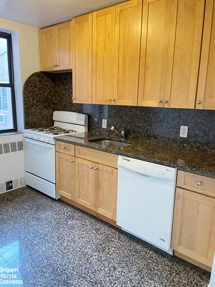 2929 Bainbridge Ave unit 2B, New York City, NY 10458 - photo 1