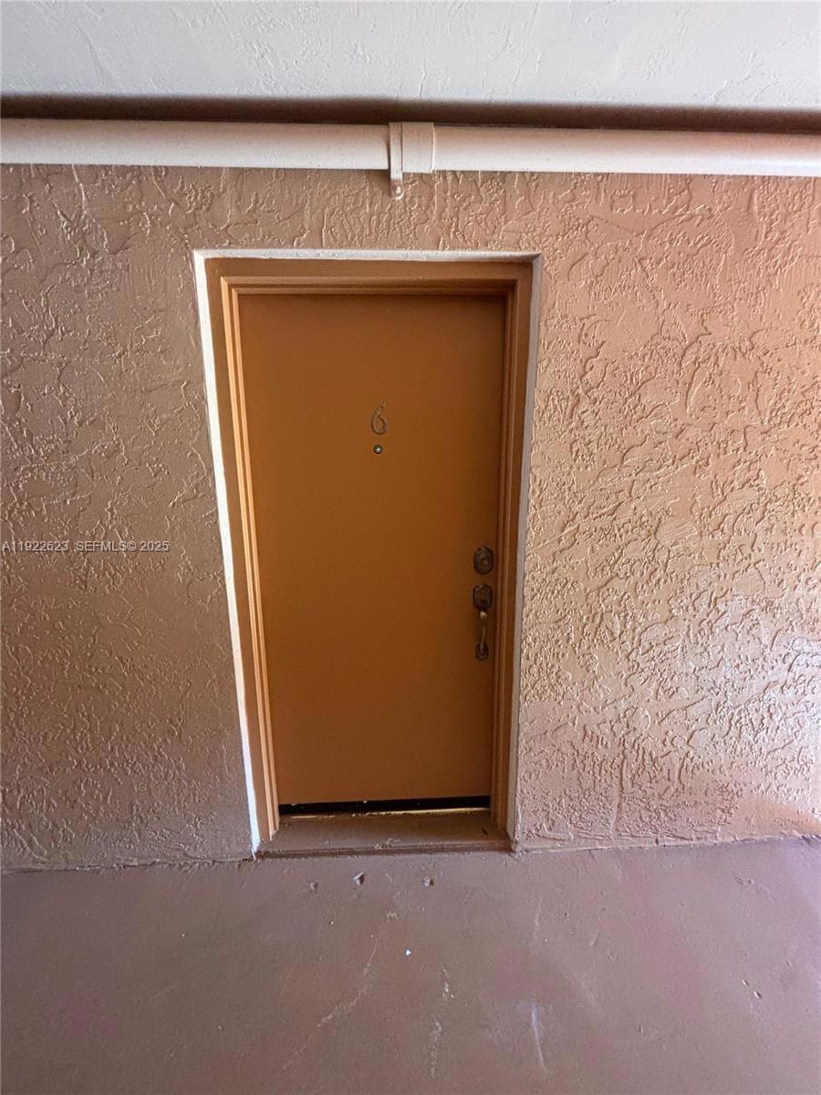 7121 Miami Lakes Dr unit Q6, Miami Lakes, FL 33014 - photo 1