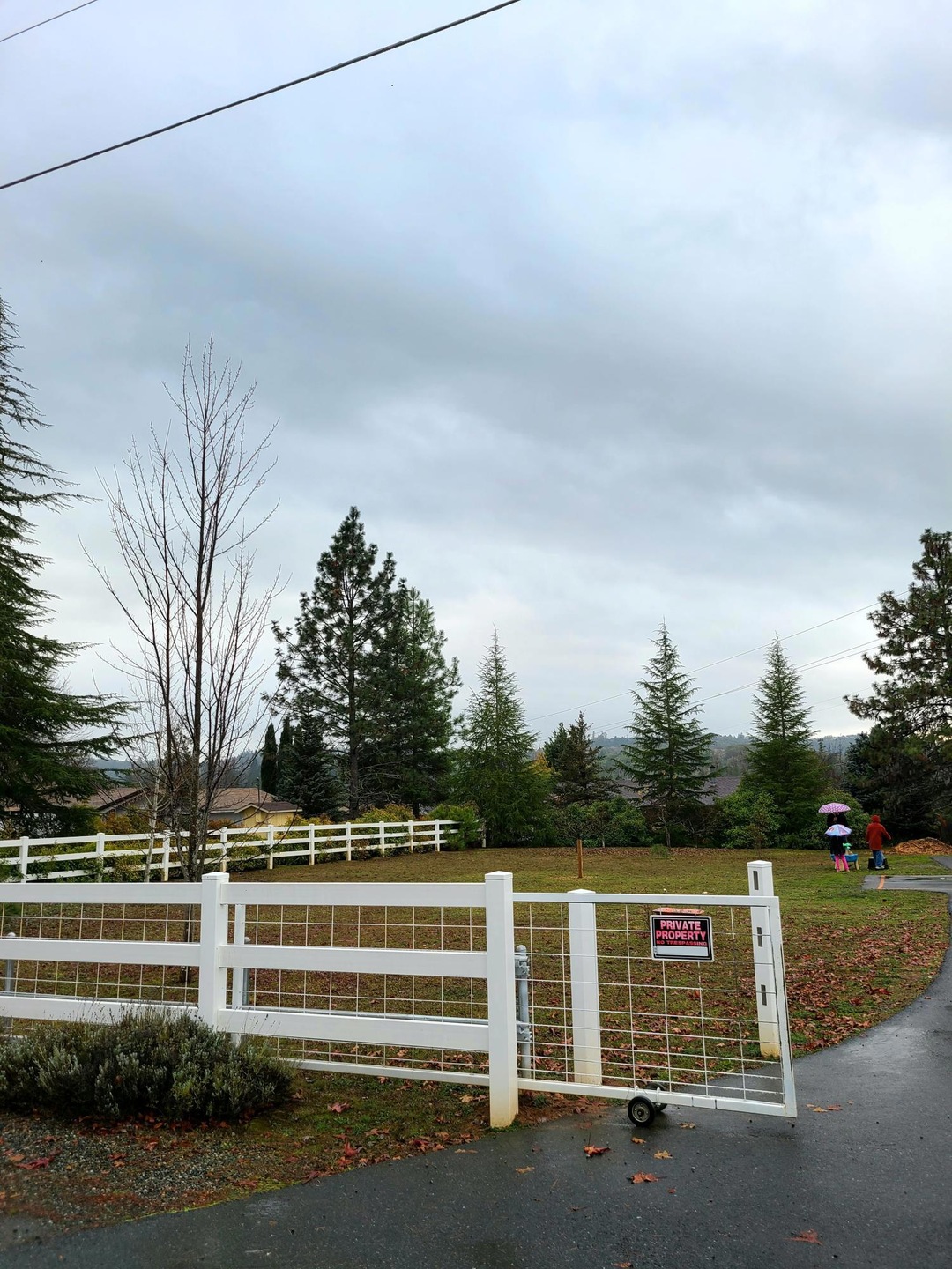 921 Rainbow Dr, Grants Pass, OR 97526 - photo 1