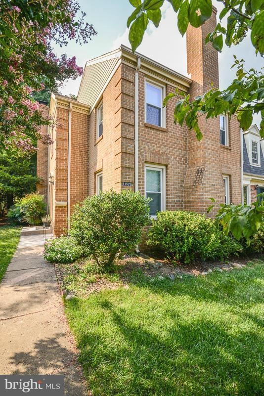 11525 Pine Cone Ct, Reston, VA 20191 - photo 1