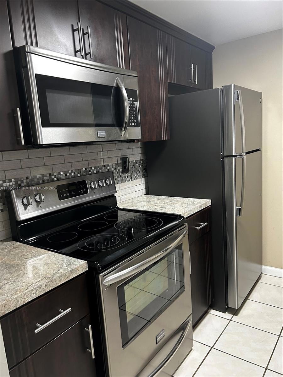 Las Brisas at Country Club of Miami unit D107, Hialeah, FL 33015 - photo 1