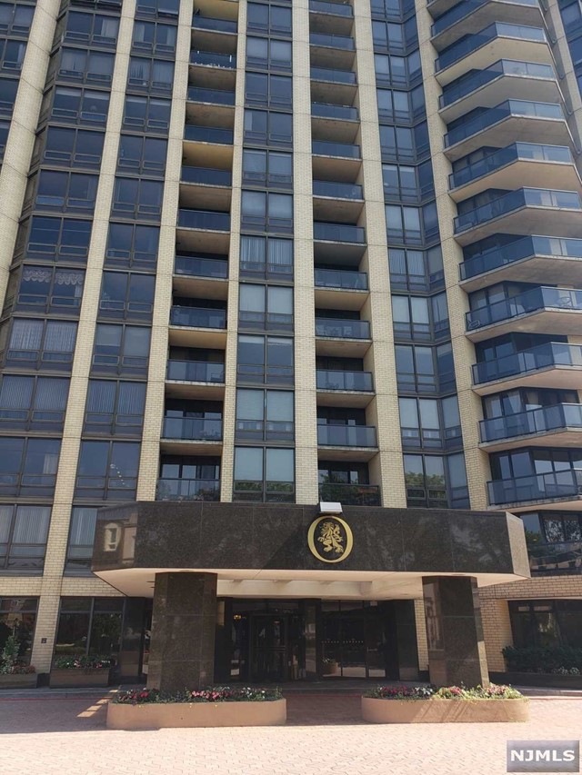 The Royal Buckingham unit 2H, Fort Lee, NJ 07024 - photo 1