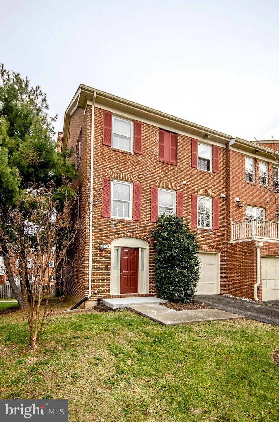 5918 Munson Ct, Falls Church, VA 22041 - photo 1