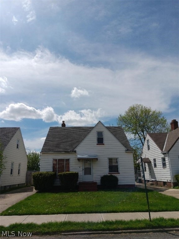 5178 Arch St, Maple Heights, OH 44137 - photo 1