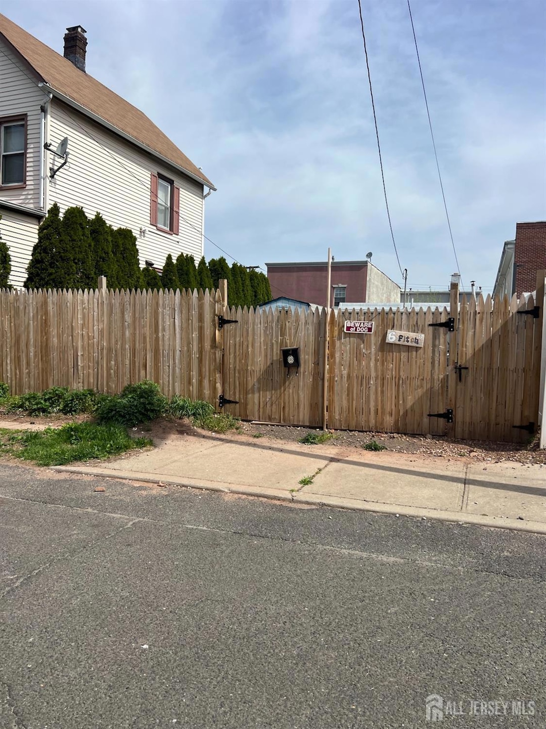 Under Contract $250,000