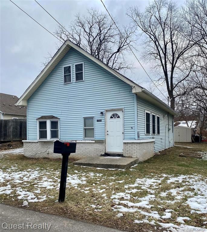 1731 beechcroft front of house.jpg