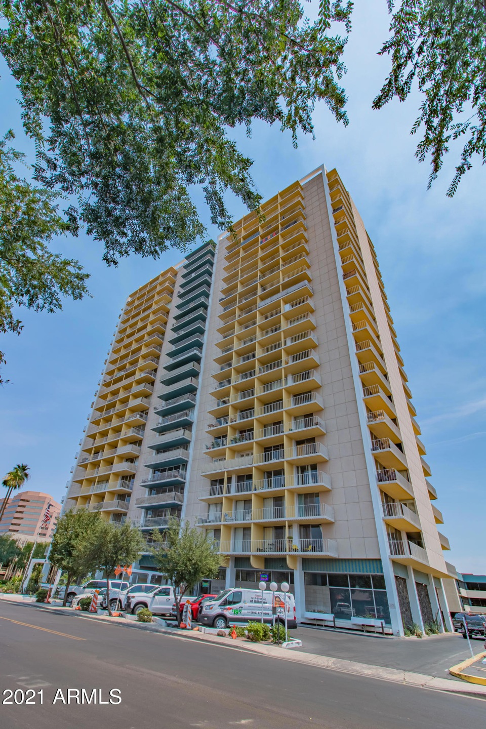 207 W Clarendon Ave 15F (1 of 34)