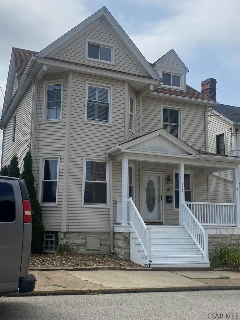 317 Walnut St, Latrobe, PA 15650 - photo 1
