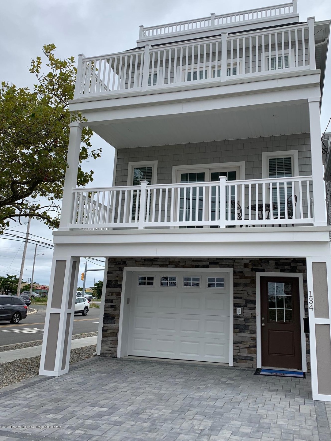 Front Incl Rooftop deck and Sunroom