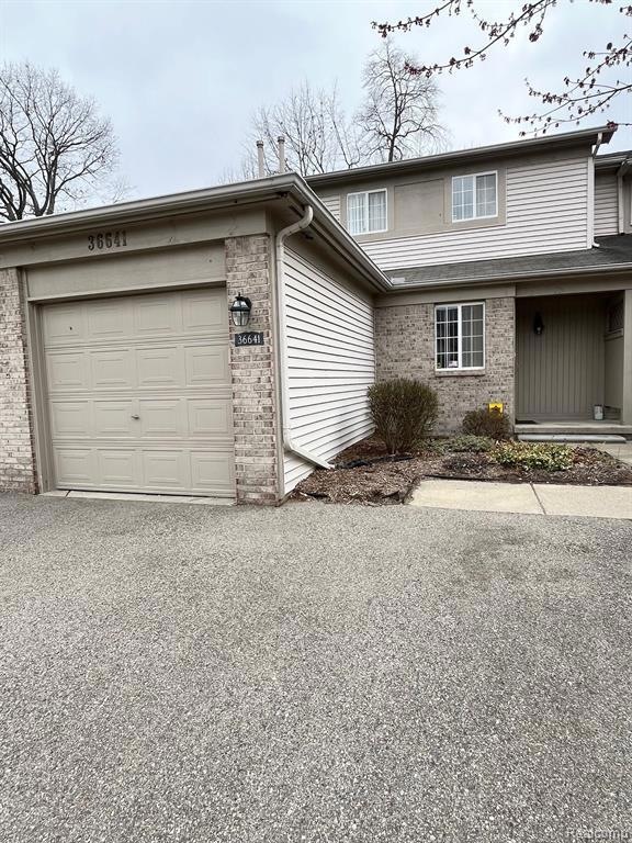 Welcome to 36641 Deerhurst.