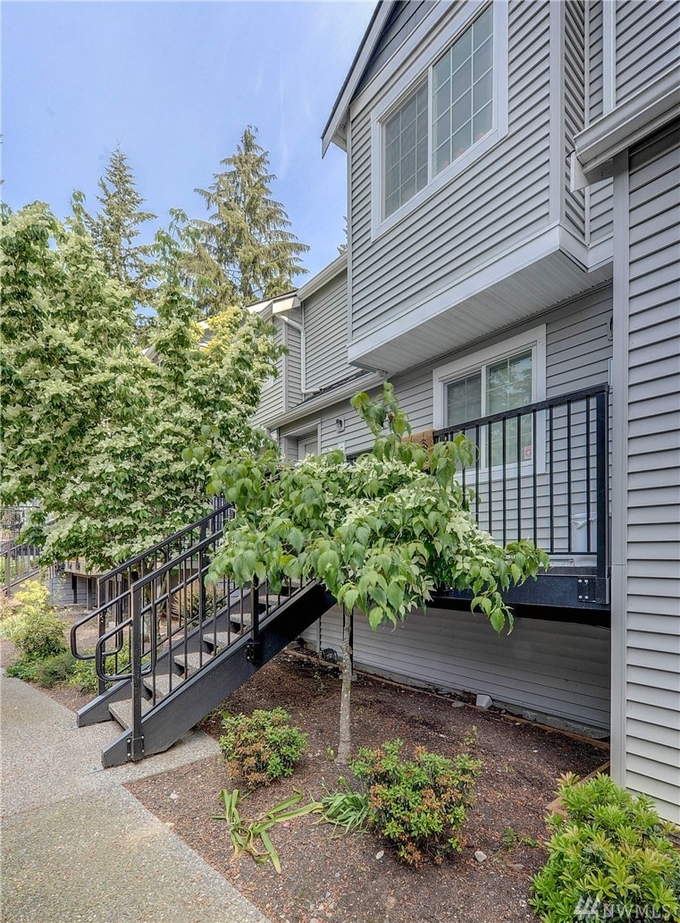 11708 Admiralty Way unit G, Everett, WA 98204 - photo 1