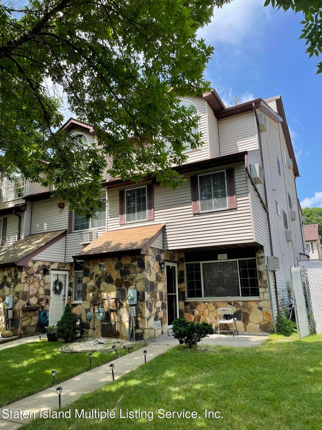 20 Croft Ct, Staten Island, NY 10306 - photo 1