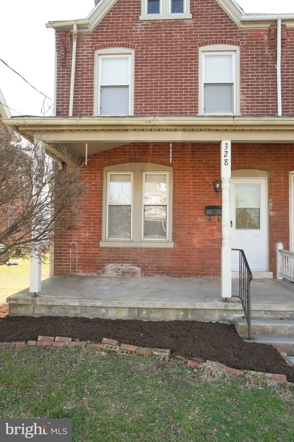 328 E Jackson St, New Holland, PA 17557 - photo 1