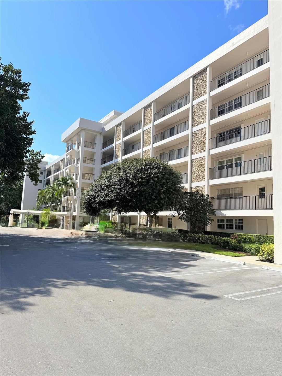 2801 N Palm Aire Dr unit 604, Pompano Beach, FL 33069 - photo 1