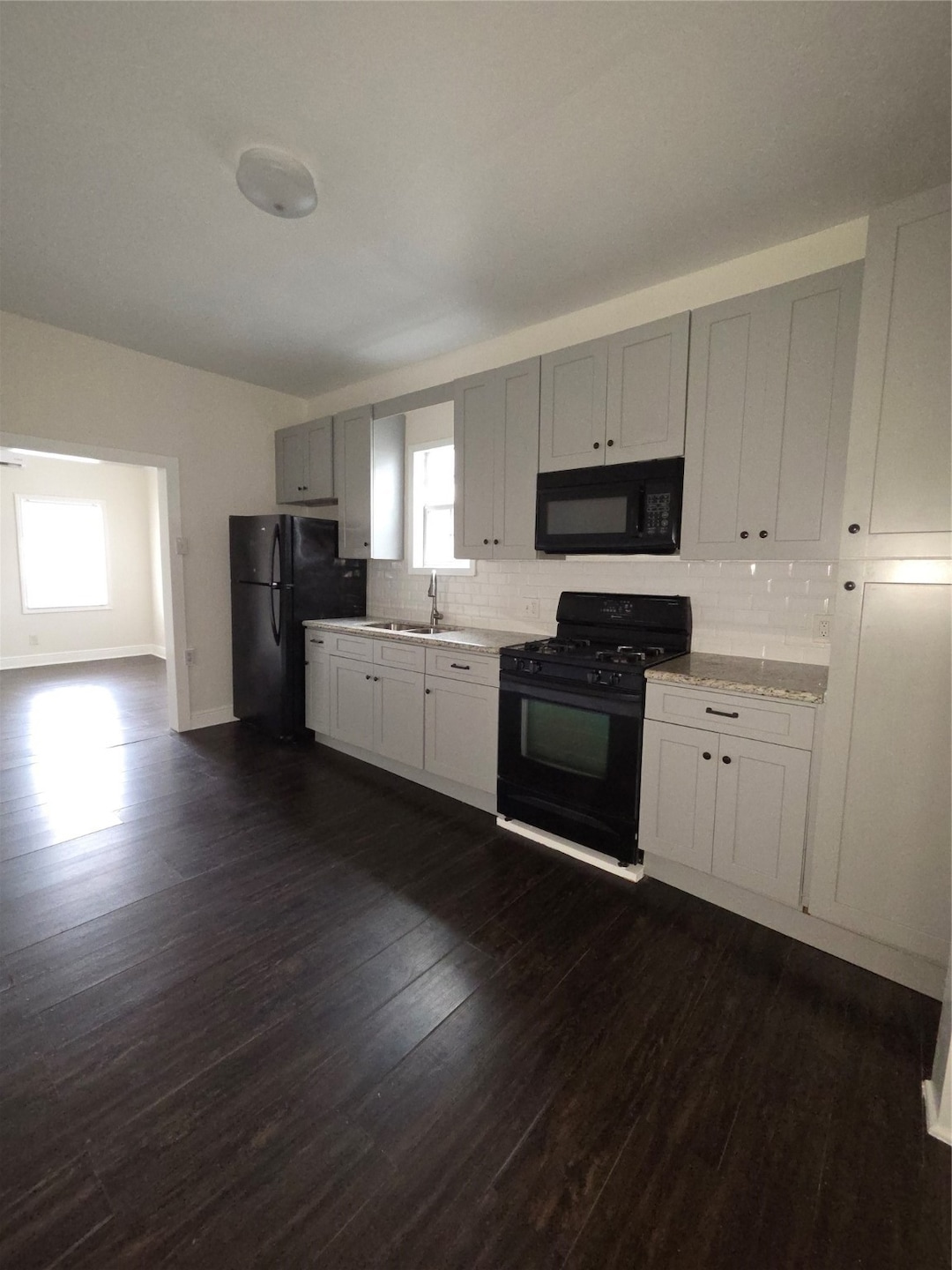 7902 Hudson St unit B, Houston, TX 77012 - photo 1