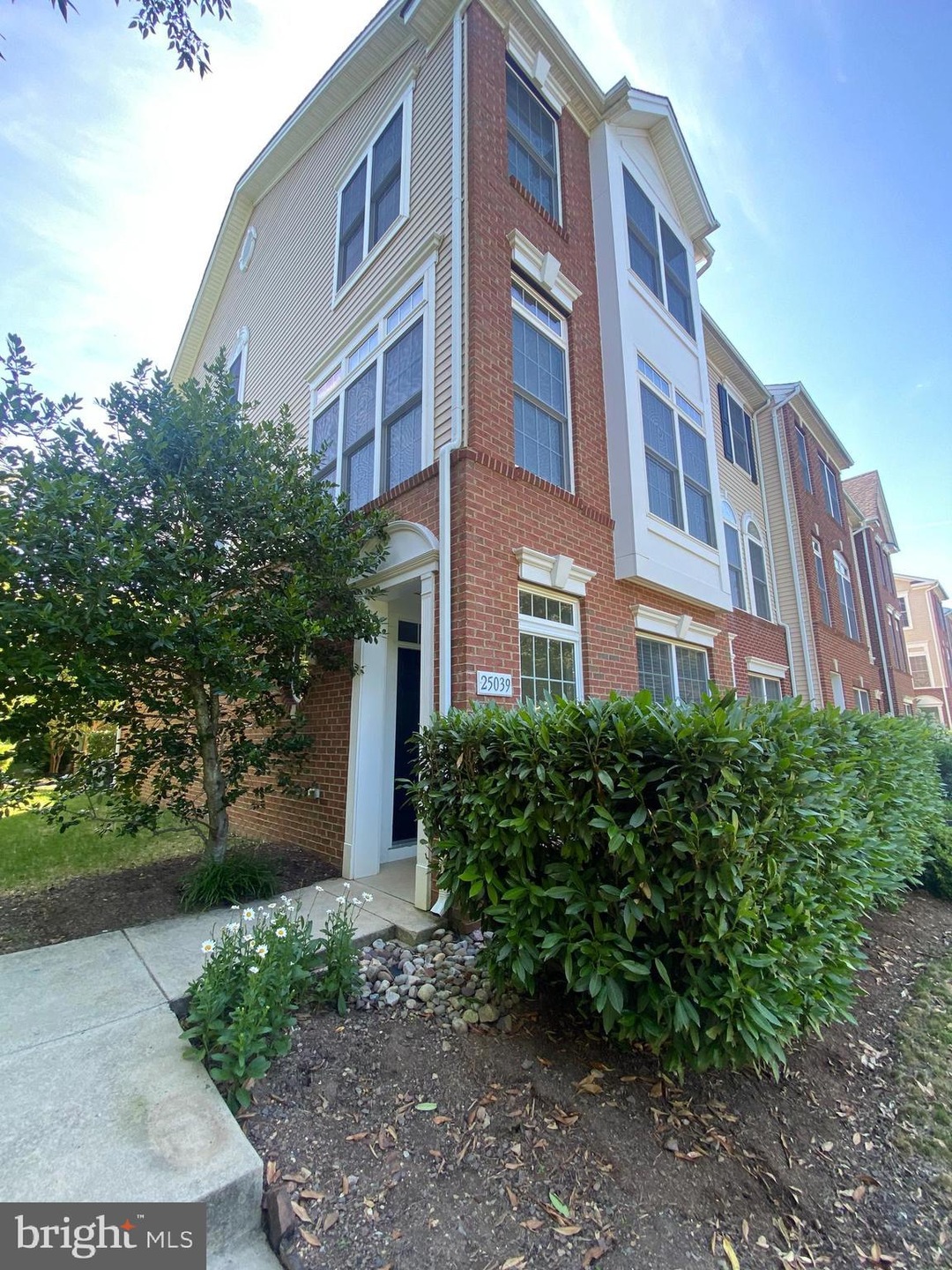 25039 Justice Dr, Chantilly, VA 20152 - photo 1