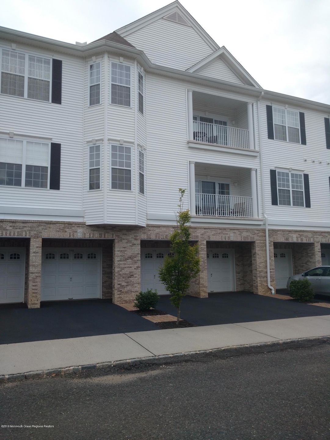 110 Knightsbridge Ln unit 11, Morganville, NJ 07751 - photo 1