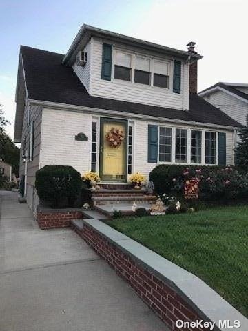 6 Atlas Ct, Malverne, NY 11565 - photo 1