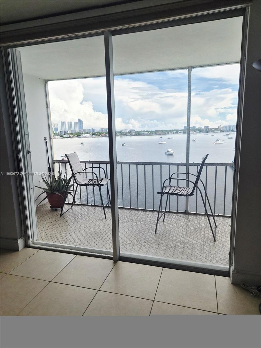2910 Point East Dr unit M-610, Aventura, FL 33160 - photo 1