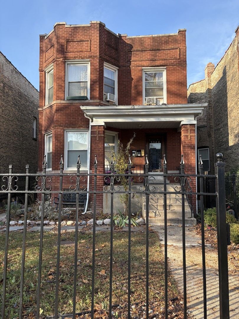 3924 N Sawyer Ave, Chicago, IL 60618 - photo 1