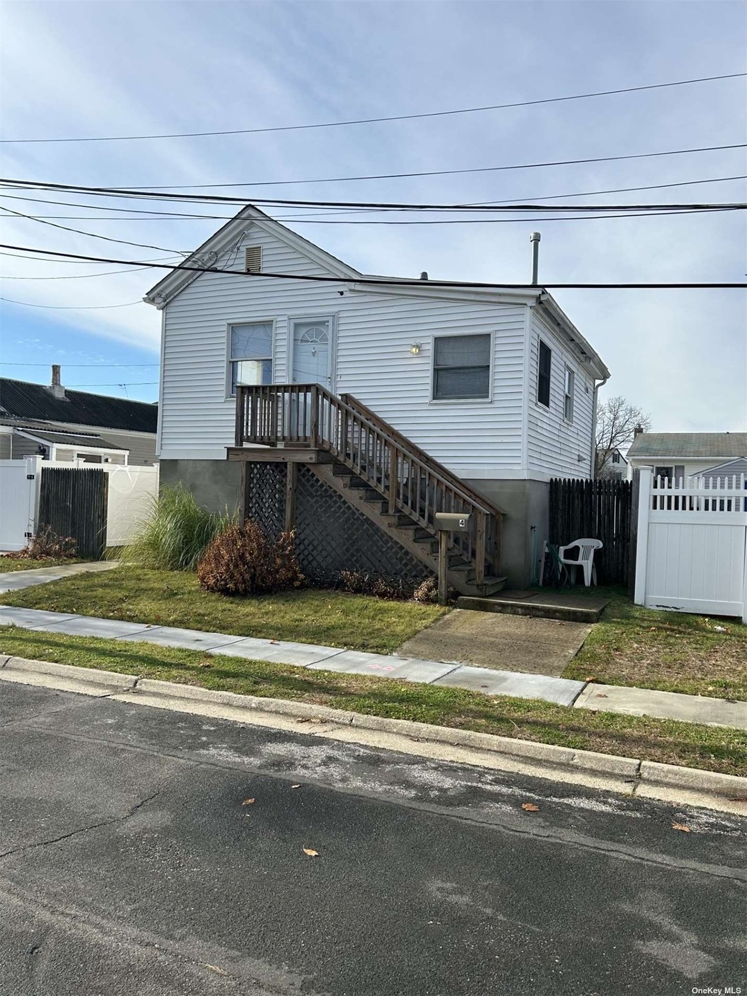 4 Sands Ln unit house, Lindenhurst, NY 11757 - photo 1