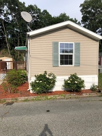 548 Kenyon Ave unit 8, Attleboro, MA 02703 - photo 1