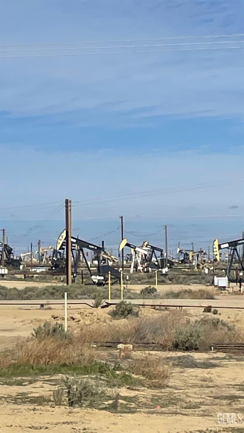 0 Waterflood Rd unit 202502197, Lost Hills, CA 93249 - photo 1