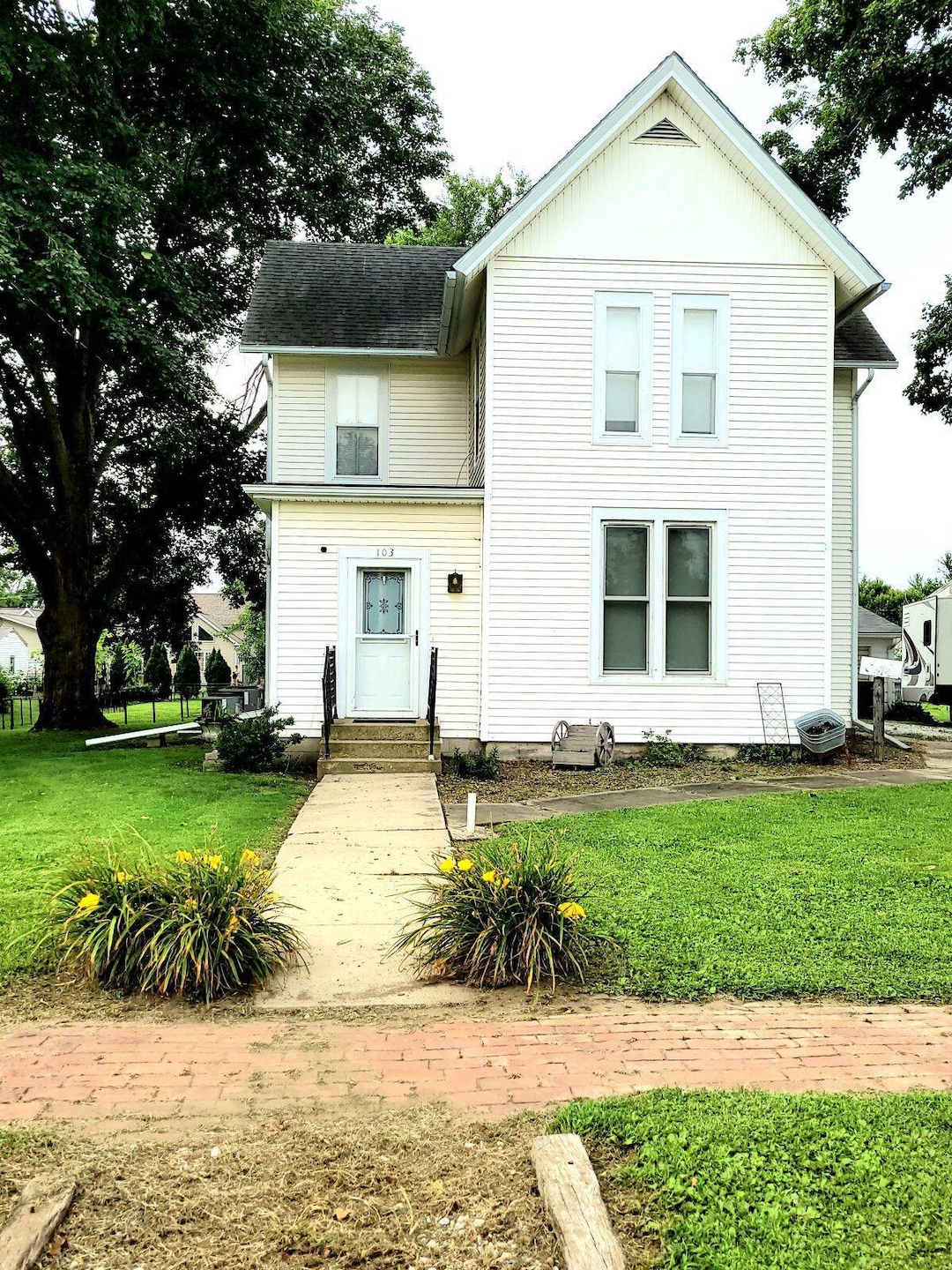 103 W 1st Ave, La Harpe, IL 61450 - photo 1