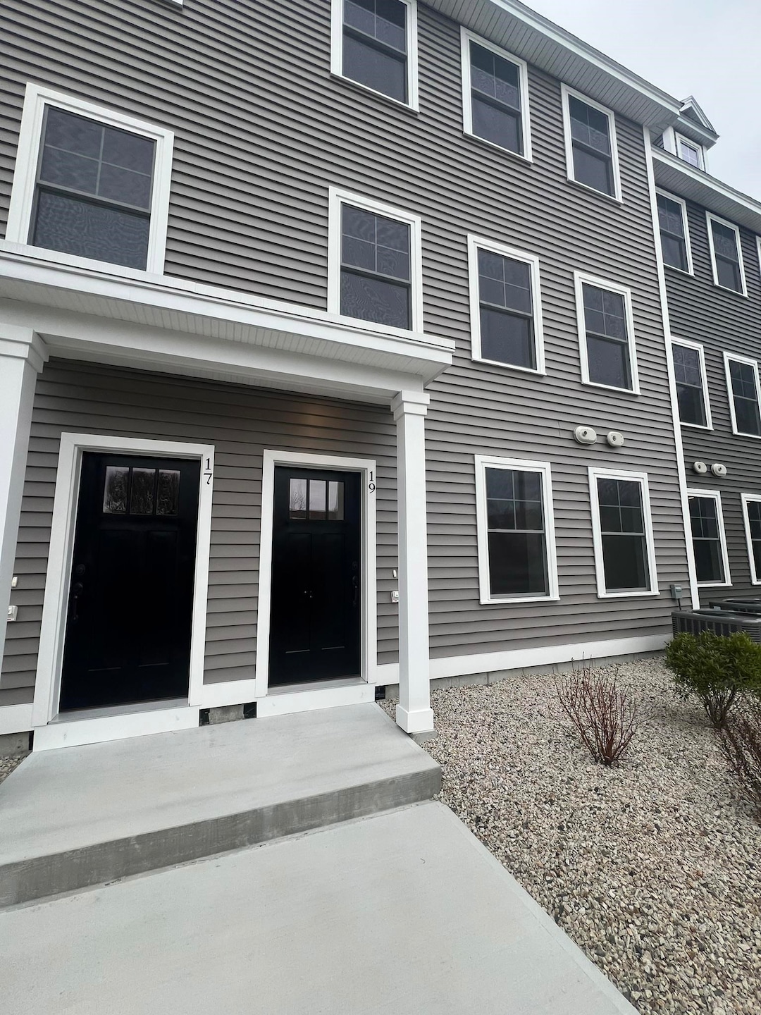 19 Juniper Ln, Portsmouth, NH 03801 - photo 1