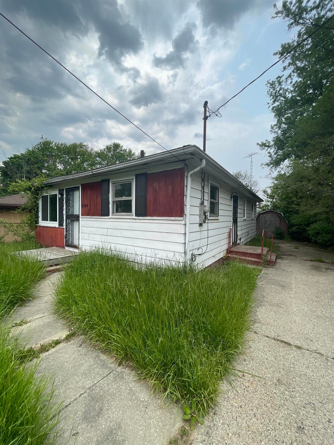 1084 Louis Ave, Flint, MI 48505 - photo 1