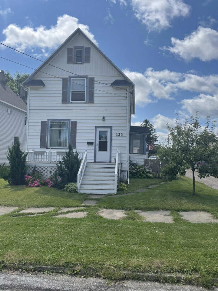 123 W 10th Ave, Sault Sainte Marie, MI 49783 - photo 1