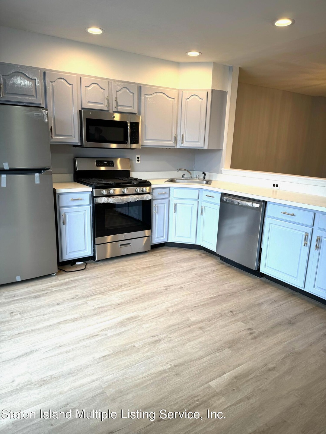 35 Red Cedar Ln, Staten Island, NY 10309 - photo 1