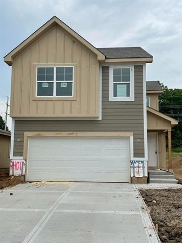 1401 Newport Ln, Raymore, MO 64083 - photo 1