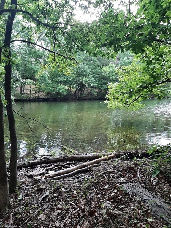 LAKEFRONT LIVING