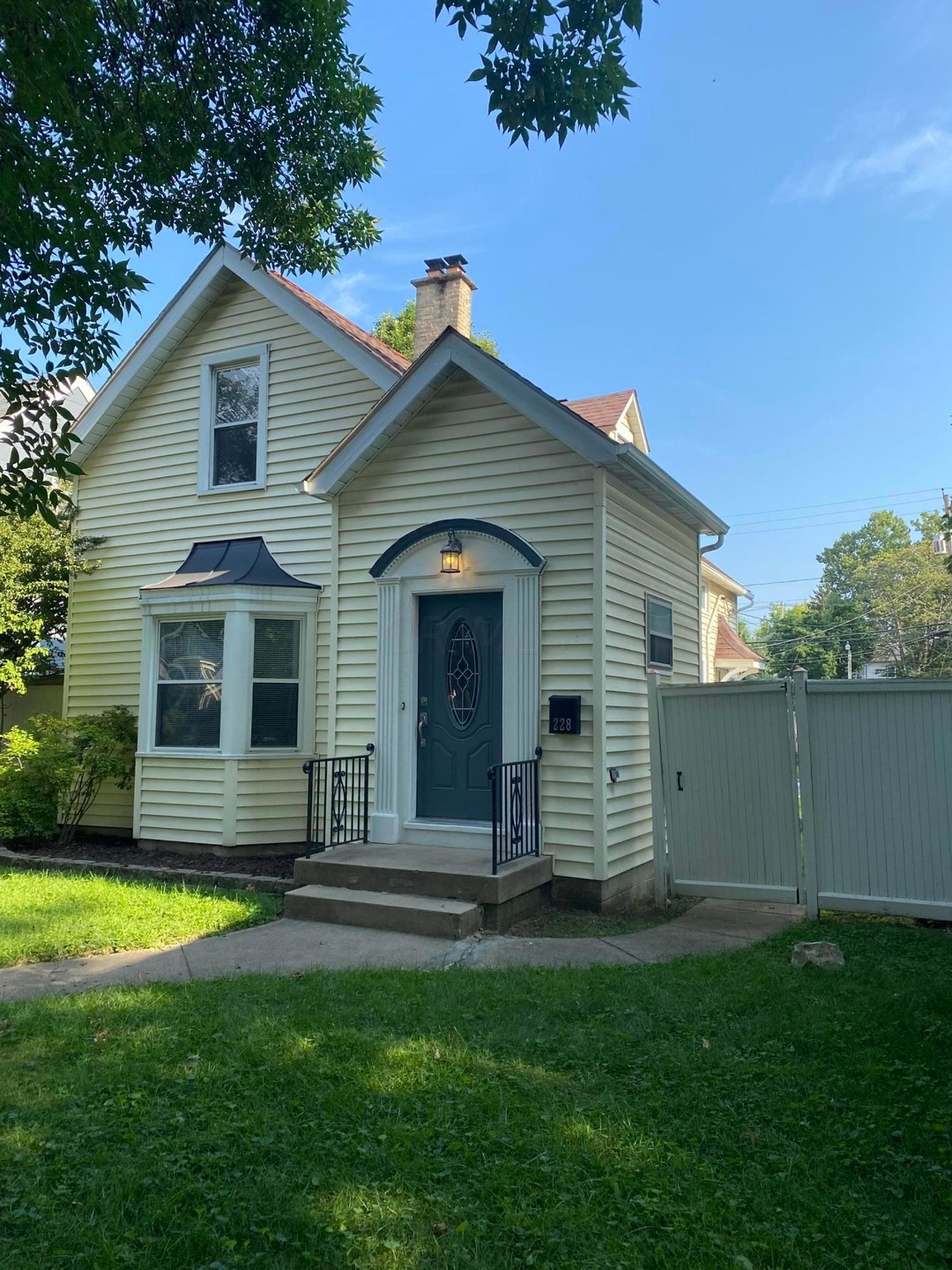 228 E Mithoff St, Columbus, OH 43206 - photo 1