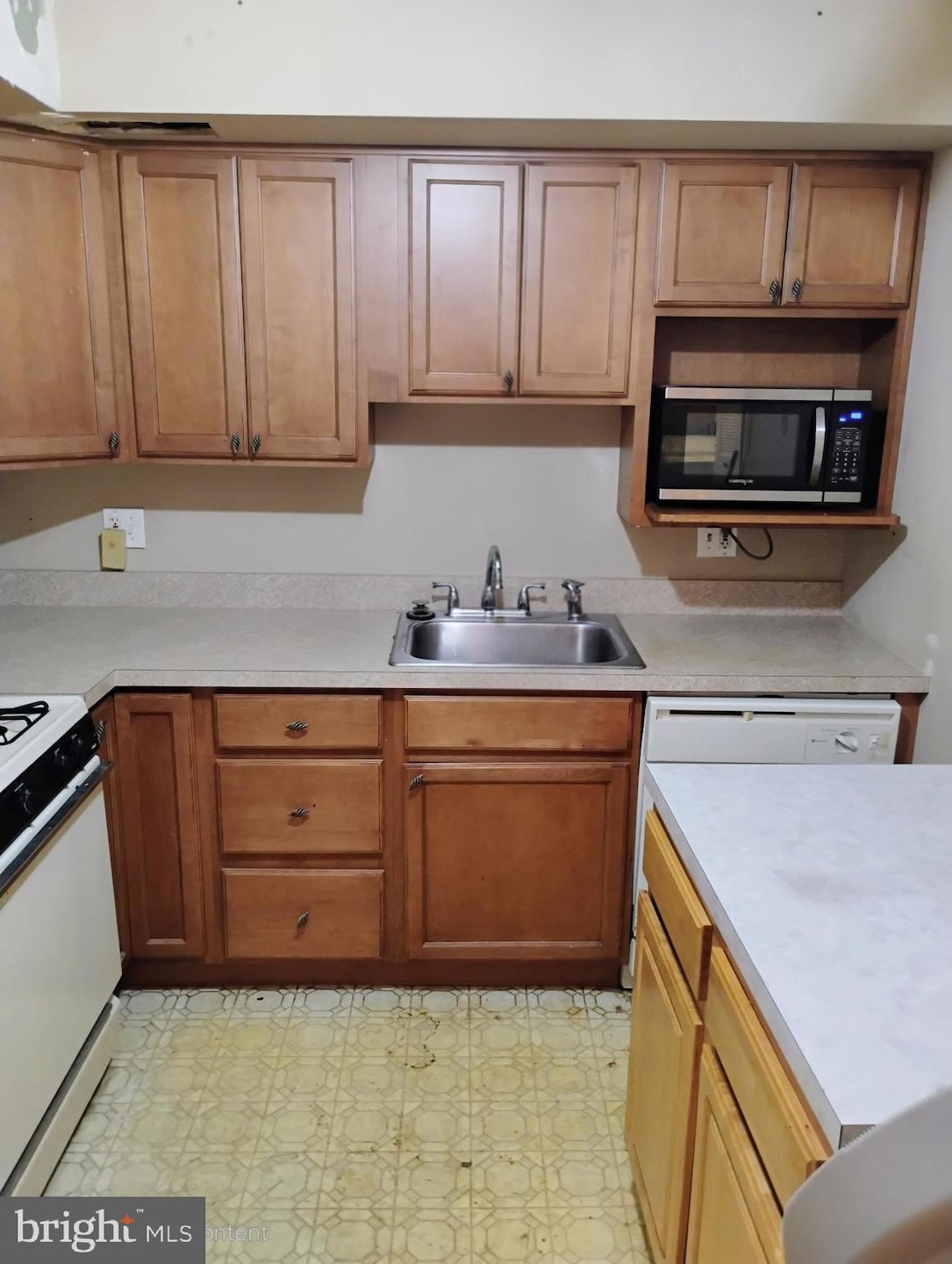 7202 Hilltop Dr unit 6, Brookhaven, PA 19015 - photo 1