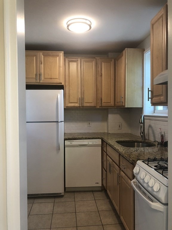 150 Beacosfield unit 6, Brookline, MA 02445 - photo 1