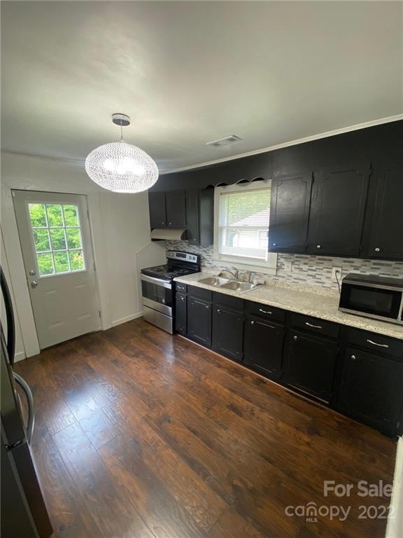 407 Dobson Ave, Statesville, NC 28677 - photo 1