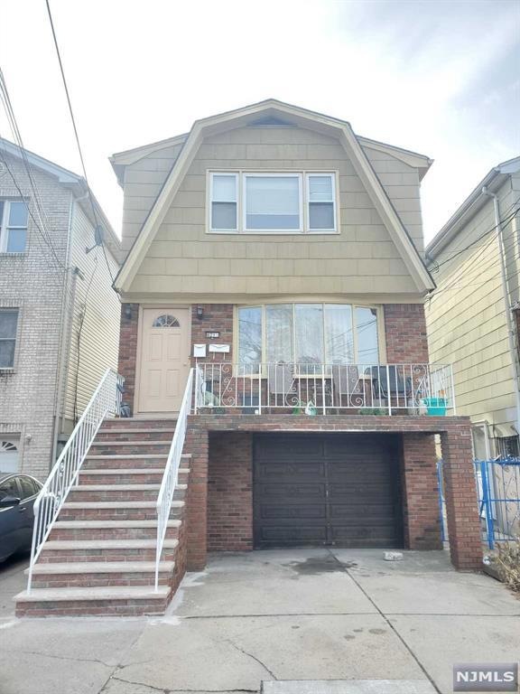 421 1/2 Scott Mobus Place unit 2, East Newark, NJ 07029 - photo 1