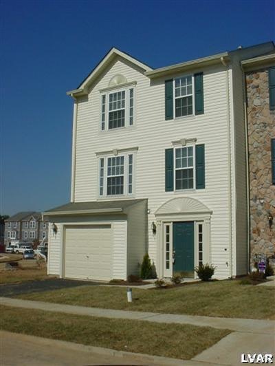 4071 Tournament Ct, Center Valley, PA 18034 - photo 1