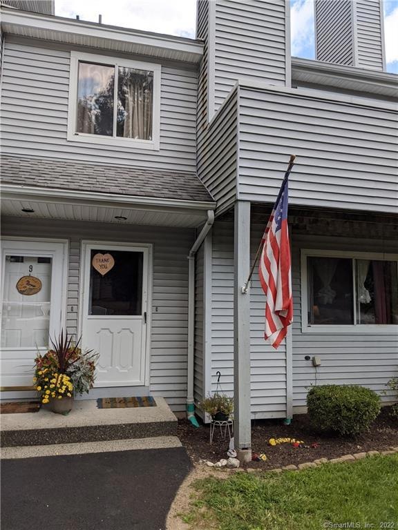 187 Lovers Ln unit 10, Torrington, CT 06790 - photo 1