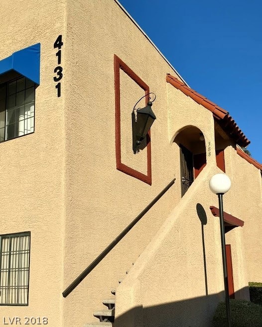 Corner! Downstairs unit! Gated condo community rig