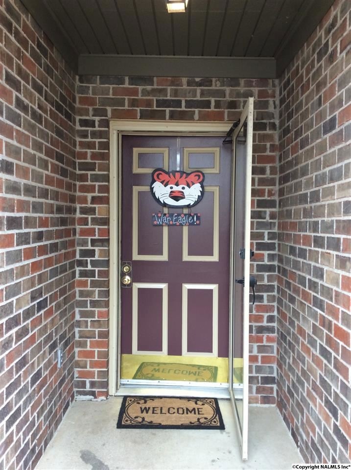Come on in to the cutest condo inn Plantation South ! This is on the soo updated and roomy . take a look inside !