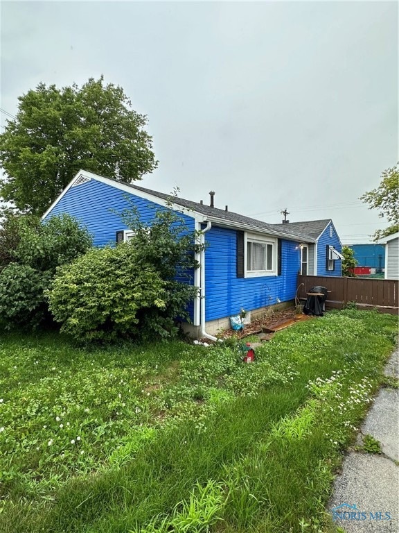 1116 W College Ave, Woodville, OH 43469 - photo 1