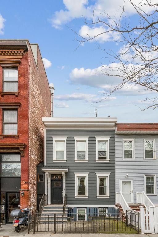 Sold $2,236,000 • Co-Listing Agent