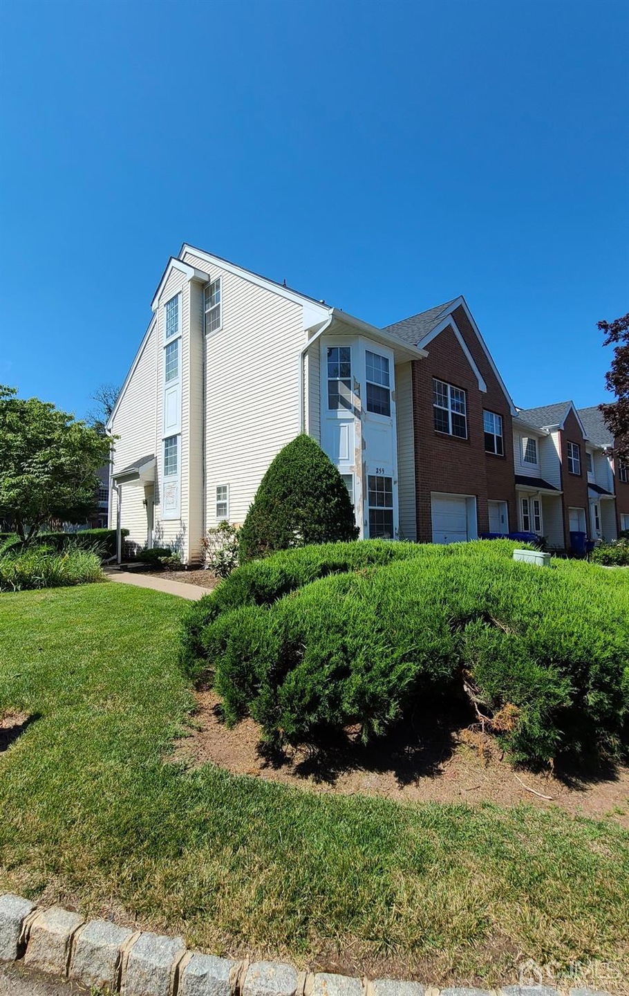 Sold $405,000 • Co-Listing Agent