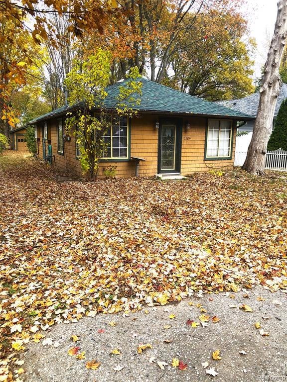 8304 Arlis St, Commerce Township, MI 48382 - photo 1